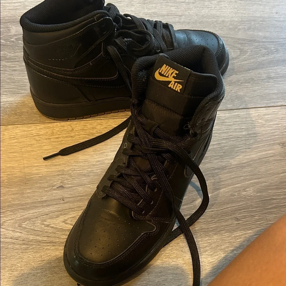 NWT Nike Jordan’s Black High-Top Sneakers 6Y
